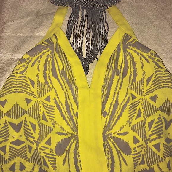 EUC Bebe chain neck yellow halter top blouse - Picture 9 of 9